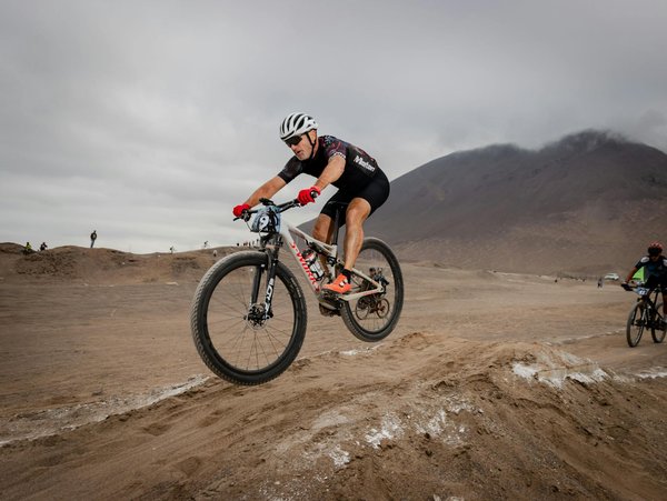 Quel est le programme idéal de renforcement musculaire pour une personne souhaitant améliorer sa performance en escalade?