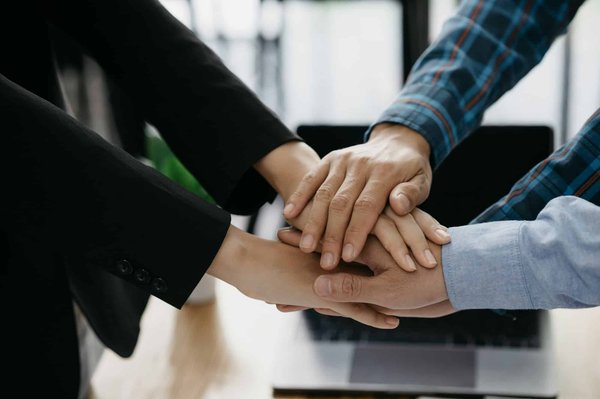 Comment intégrer efficacement des exercices de coordination oeil-main dans un entraînement de basket ?